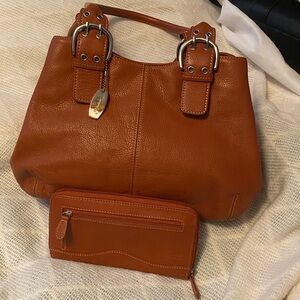 💕Tignanello set Brown Leather Shoulder/Tote w/wallet. NWOT